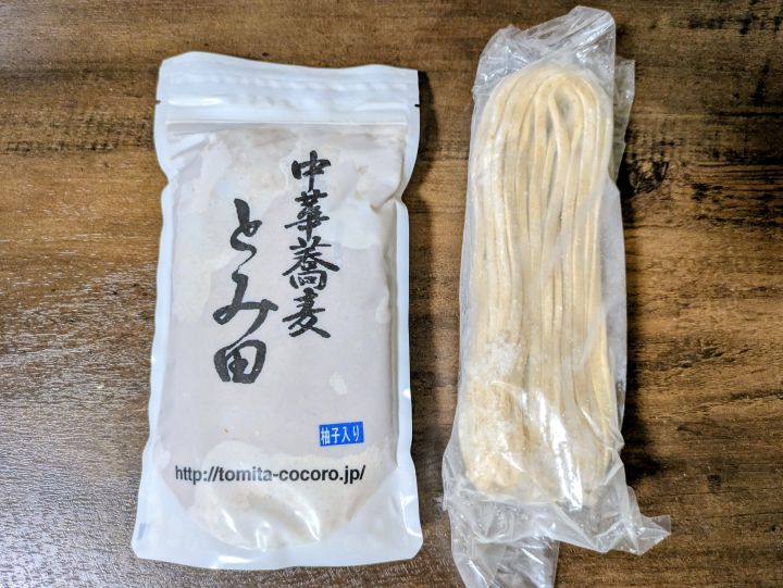 宅麺で購入した中華蕎麦 とみ田 つけめんの内容物