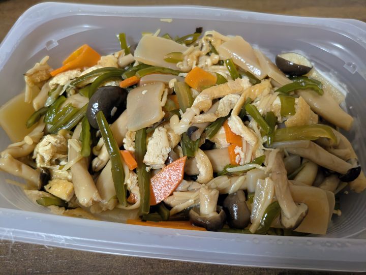シェフの無添つくりおきの茎わかめときのこのシャキうま煮